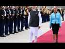 Le dirigeant indien Narendra Modi confirme l'achat de Rafale et de sous-marins en arrivant à Paris