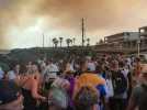 VIDÉO. 30 000 touristes fuyant les flammes évacués en Grèce
