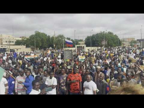 Hundreds gather in Niger capital for pro-coup rally
