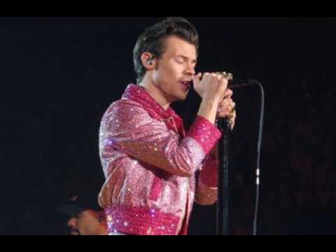 VIDEO : Harry Styles : en concert  Vienne, il reoit un objet non identifi dans le visage