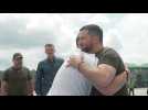 Zelensky récompense les soldats de Marioupol à leur retour de Turquie