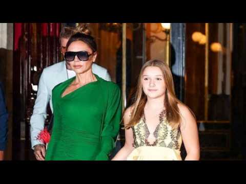 VIDEO : Victoria et David Beckham : le très  « chic »  anniversaire de leur fille Harper