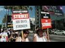Au 100e jour de leur grève, les scénaristes d'Hollywood fustigent les studios