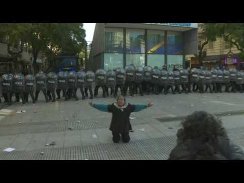 Protesters throw objects at police in Buenos Aires after man dies in custody
