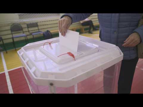 Polling booths open in Moscow for mayoral elections