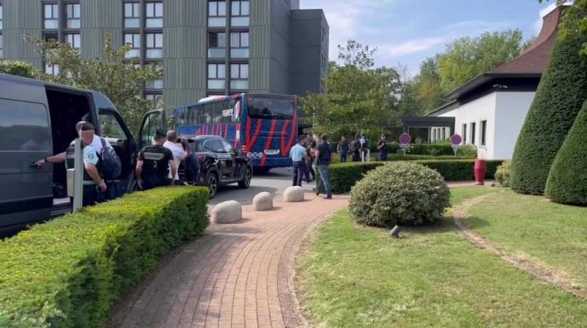 Marcq-en-Baroeul : L’arrivée Des Bleus à L’hôtel Mercure - La Voix Du ...