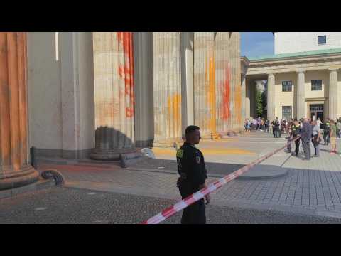 Climate activists spray-paint Brandenburg Gate to demand political action
