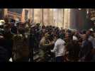 Karabakh: Police clash with residents by Armenian government building in Yerevan