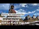 Charleville-Mézières: une marionnette gigantesque sur la place Ducale