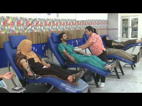 Moroccans donate blood for quake victims