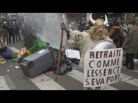 Pensions : damage and minor clashes on the route of the Parisian demonstration