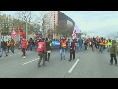 Anti-pension reform protesters block traffic on Paris ring road