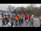 VIDÉO. Réforme des retraites à Ploërmel : des manifestants bloquent la RN24 et deux ronds-points