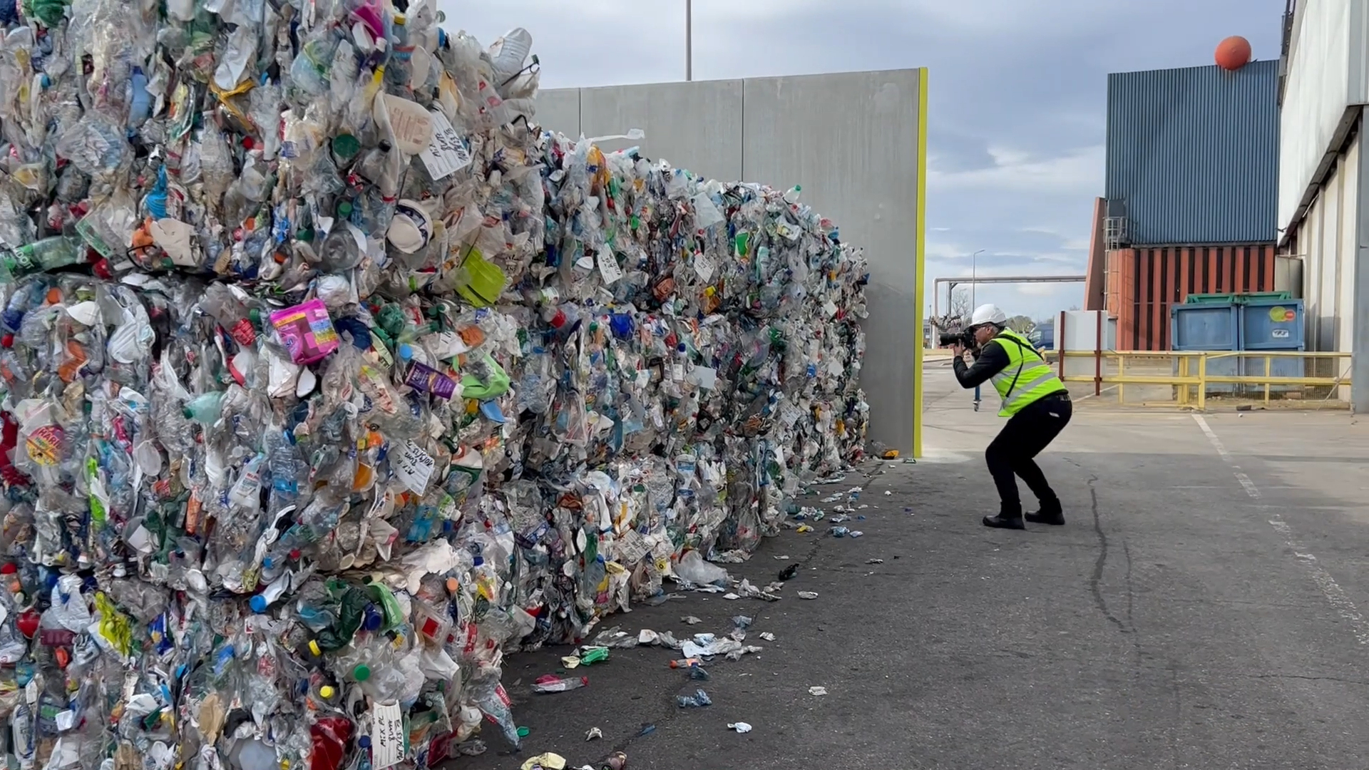 Vaucluse Dans un centre de tri pour comprendre le recyclage des - Main Image