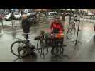 Vélo: les réparateurs itinérants se font leur place dans le paysage urbain