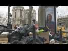Retraites: la grève des poubelles à Paris s'invite dans le séjour des touristes