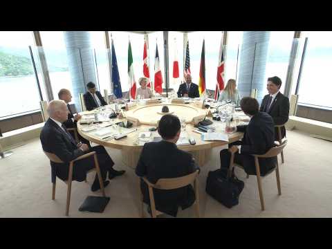Leaders join working lunch at G7 summit