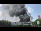 Un violent incendie touche le centre de recyclage des déchets Remondis à Allonne