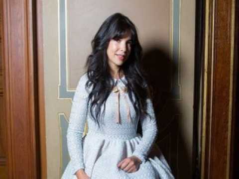 VIDEO : Indila : la discrte chanteuse est devenue? milliardaire !