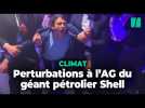Des militants pour le climat interrompent (en chanson) l'AG de Shell