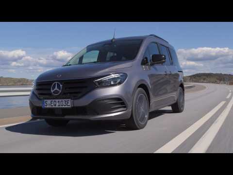 Mercedes-Benz EQT 200 in Chromite grey Driving Video