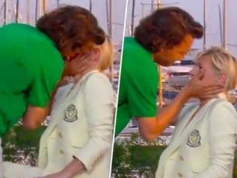 VIDEO : Bertrand Chameroy embrasse Anne-Elisabeth Lemoine sur la bouche en direct dans 