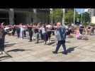 VIDÉO. Image insolite à Vannes avec un cours de danse géant devant le palais des arts