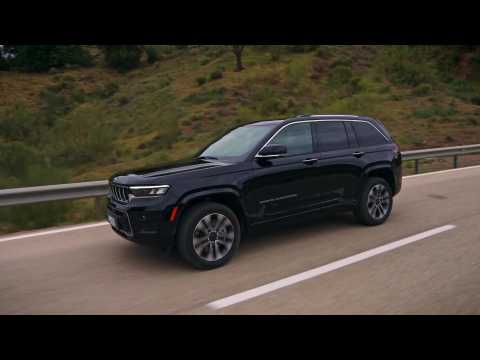 Jeep Grand Cherokee 4Xe in Black Driving Video