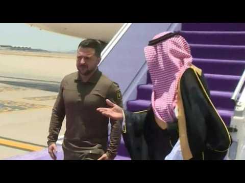 Zelensky arrives in Saudi Arabia for Arab League summit