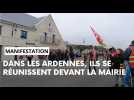Les manifestants réunis devant la mairie de Faissault dans les Ardennes
