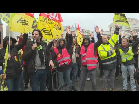 Pensions: in Paris, railway workers vote to extend the strike