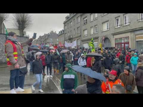 Pension reform: thousands of demonstrators in Vire, land of French PM Borne