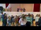 Les élèves de l'école Léonard de Vinci de Vieux-Berquin réalisent un flash mob pour éviter une fermeture de classe