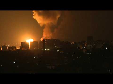 Air strike hits Gaza overnight