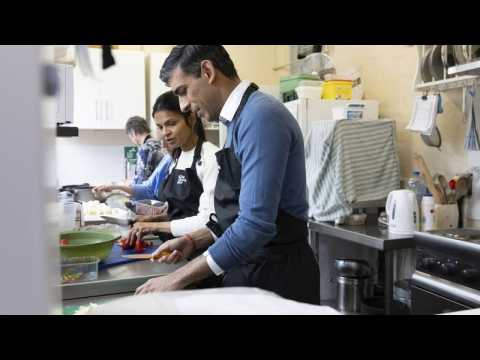 Big Help Out: British PM Rishi Sunak and his wife Akshata Murthy volunteer in community kitchen