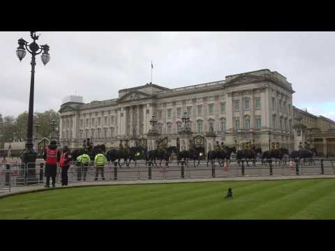 Last preparations in front of Buckingham Palace on the eve of King Charles III's coronation