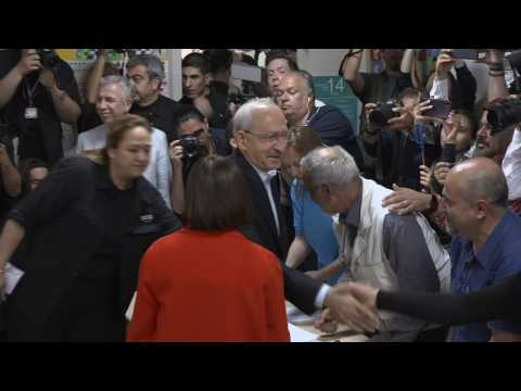 Opposition candidate Kemal Kiliçdaroglu votes for the run-off in Ankara