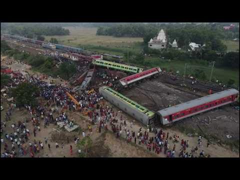 Train carriages torn open, hundreds hurt in India horror rail crash