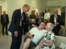 Votre femme n'est pas mal : le Prince William rencontre un patient plein d'humour lors de sa...