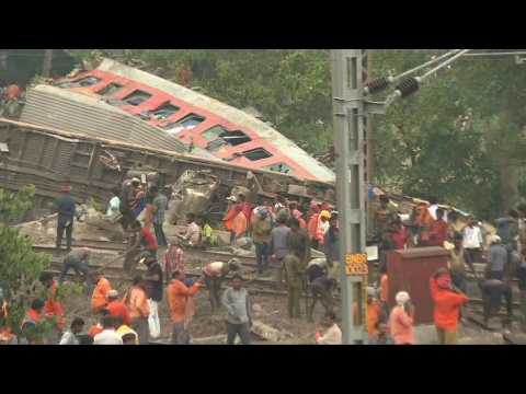 Workers continue clearing site of India's train crash