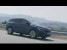 The All-new Renault Espace E-Tech 200 ch in Midnight blue Driving Video