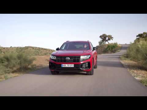 The new Volkswagen Touareg R-Line Driving Video