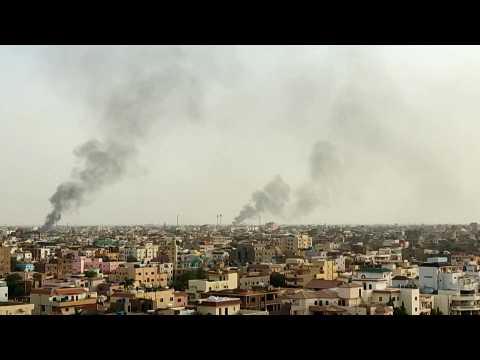 Smoke billows over Khartoum as Sudan fighting intensifies