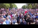 Les Polonais manifestent massivement contre le gouvernement à Varsovie