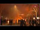 Retraites: troisième soir de tension à Paris, barricades et charges Place d'Italie