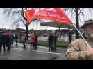 Le cortege du giratoire de kerlann est pret au depart. La foule s'est etoffee