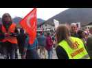 Albertville : les manifestants contre la réforme des retraites devant la Halle olympique