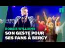Robbie Williams fait monter sur la scène de Bercy des fans mal placées