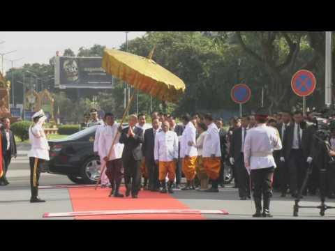 Arrival of King Norodom Sihamoni, Hun Sen, ahead of parliament session
