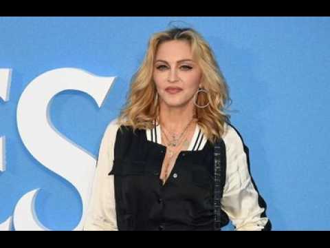 VIDEO : Madonna : aprs son hospitalisation, elle fait la fte pour clbrer ses 65 ans